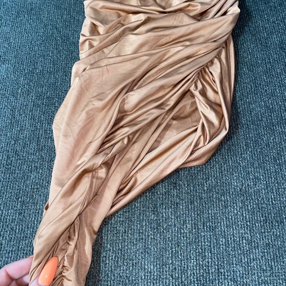 Beige silk fitted asymmetrical skirt - Picture 2 of 4